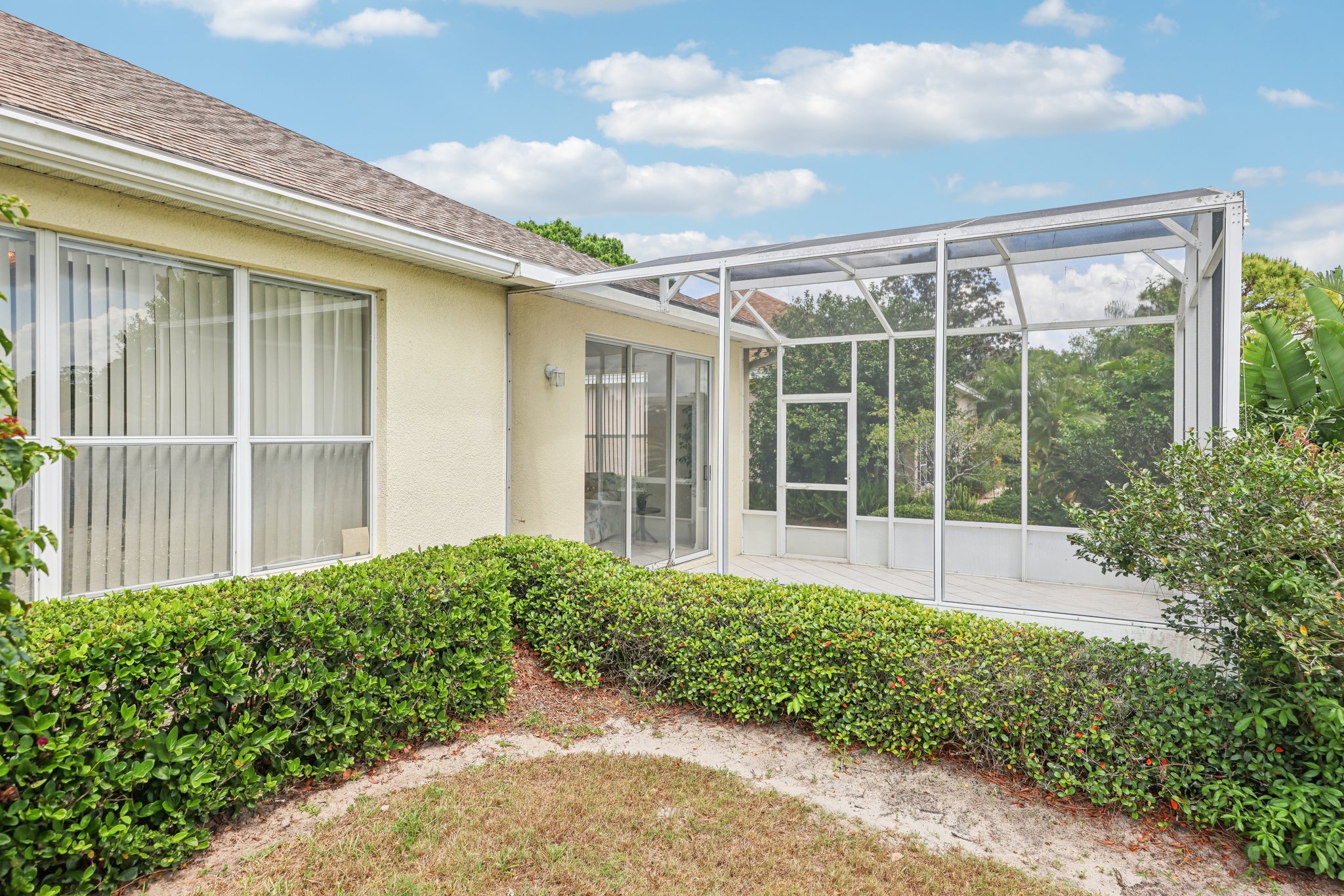 Pine Hollow Dr-1104-056.jpg