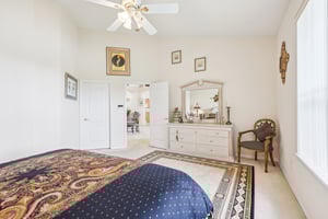 Pine Hollow Dr-1104-031.jpg