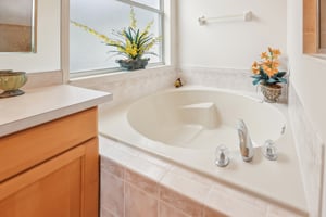 Pine Hollow Dr-1104-035.jpg