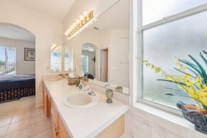 Pine Hollow Dr-1104-036.jpg
