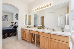 Pine Hollow Dr-1104-037.jpg