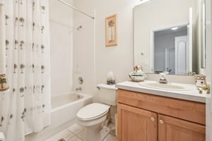 Pine Hollow Dr-1104-038.jpg