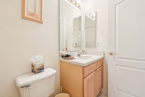 Pine Hollow Dr-1104-039.jpg