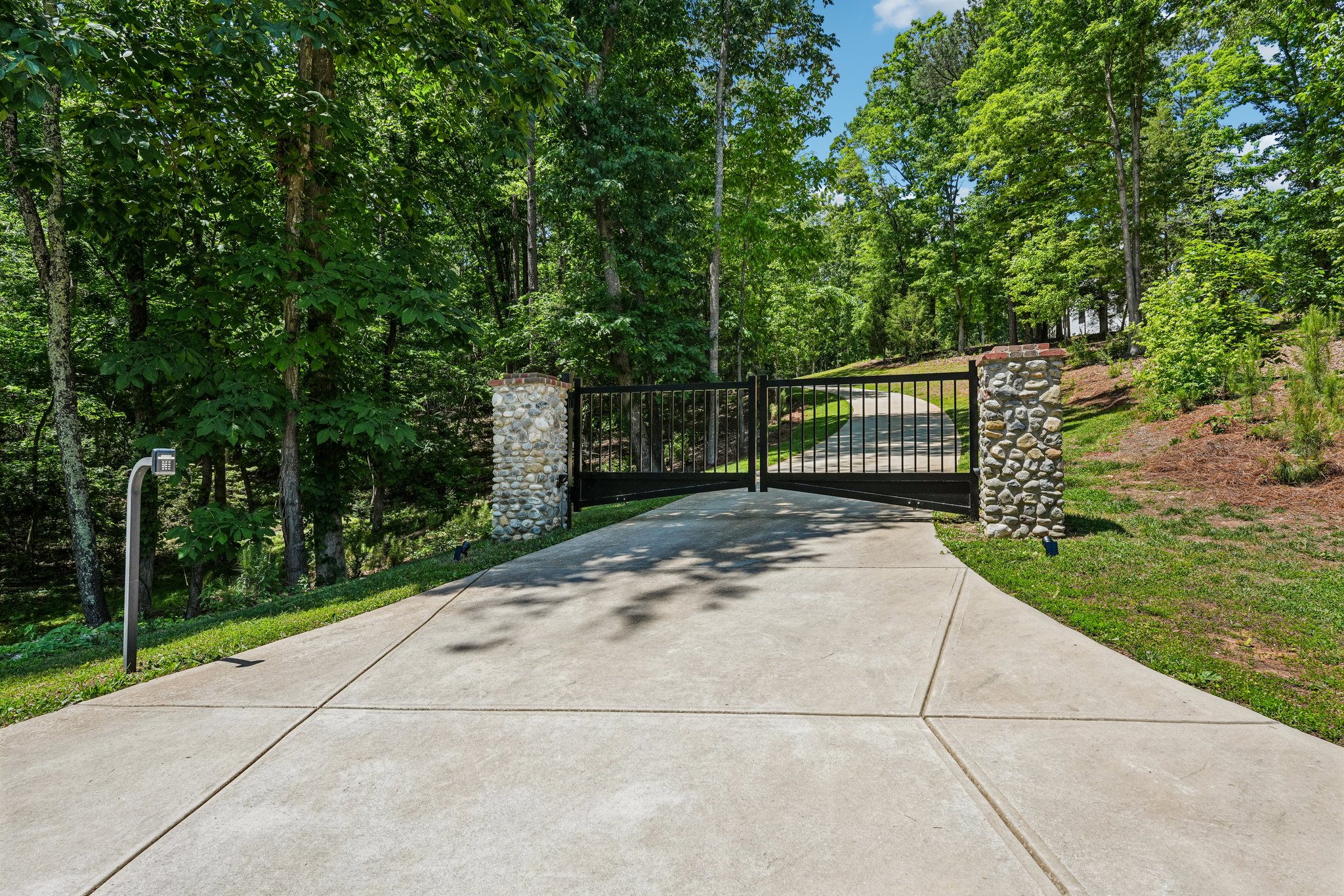 Catawba Cove Dr-S0105-002.jpg