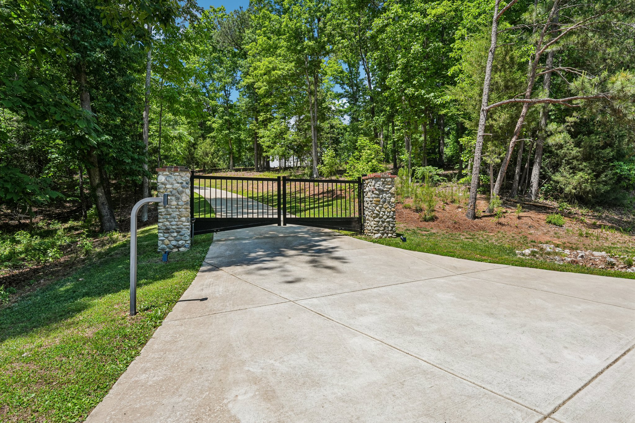Catawba Cove Dr-S0105-003.jpg