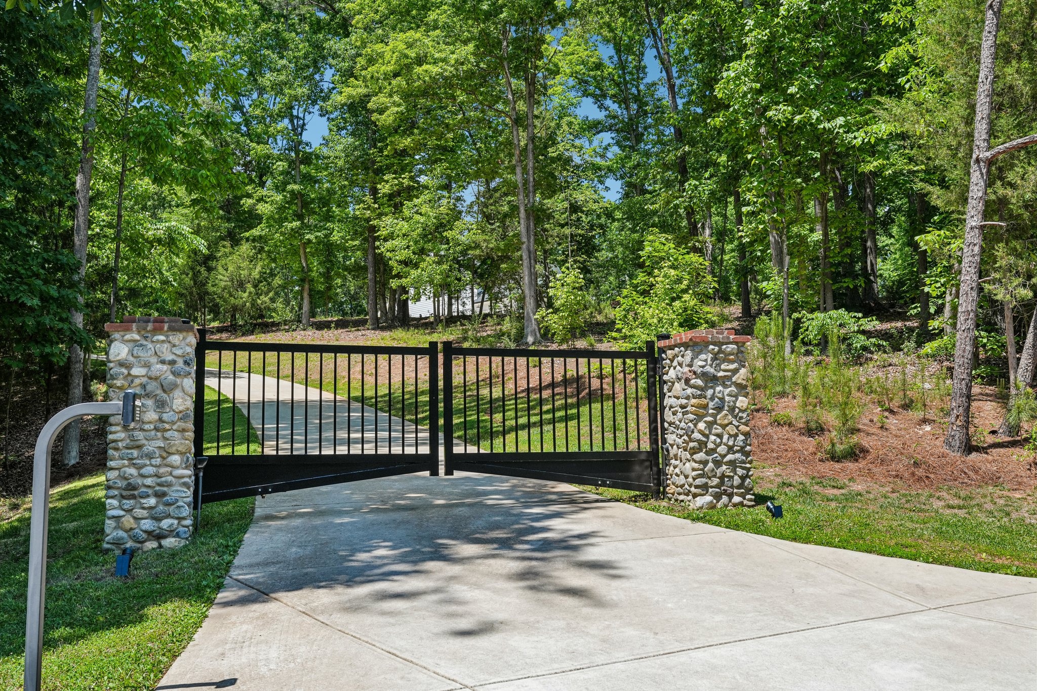 Catawba Cove Dr-S0105-004.jpg