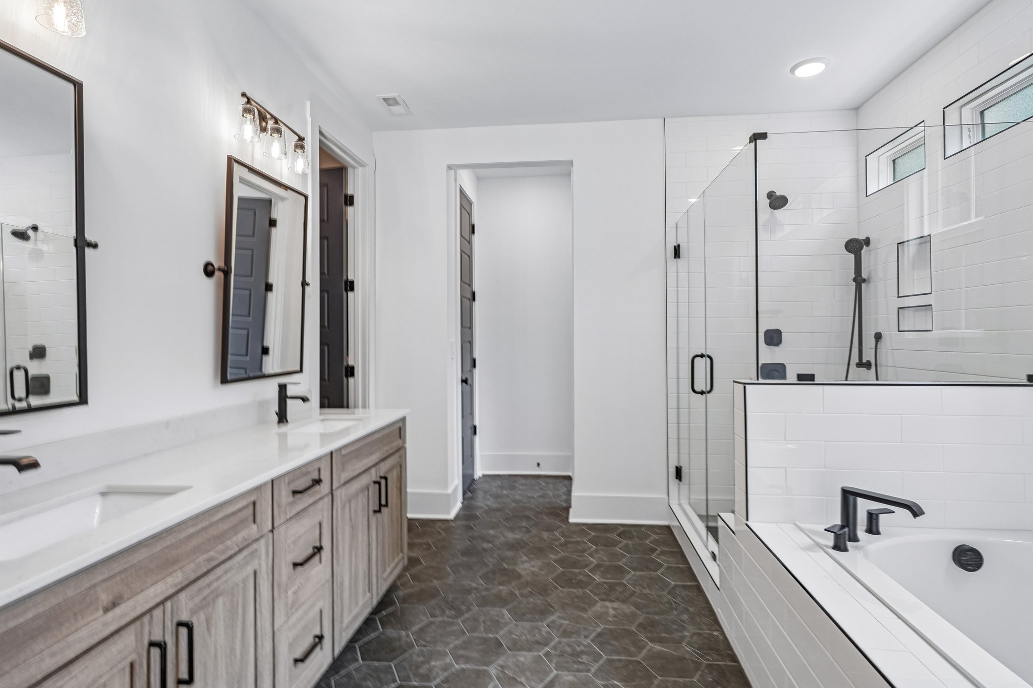 Catawba Cove Dr-S0105-043.jpg