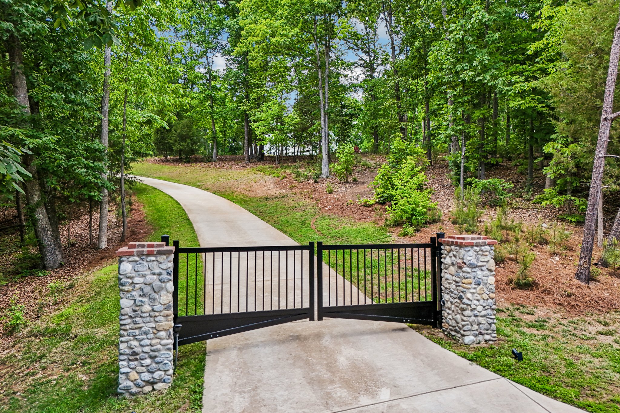 Catawba Cove Dr-S0105-098.jpg