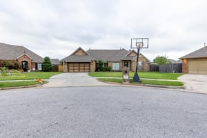805 Brian Ct_001.jpg