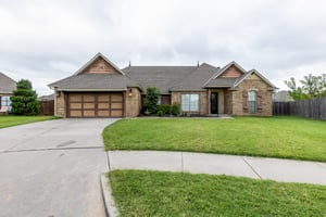 805 Brian Ct_002.jpg