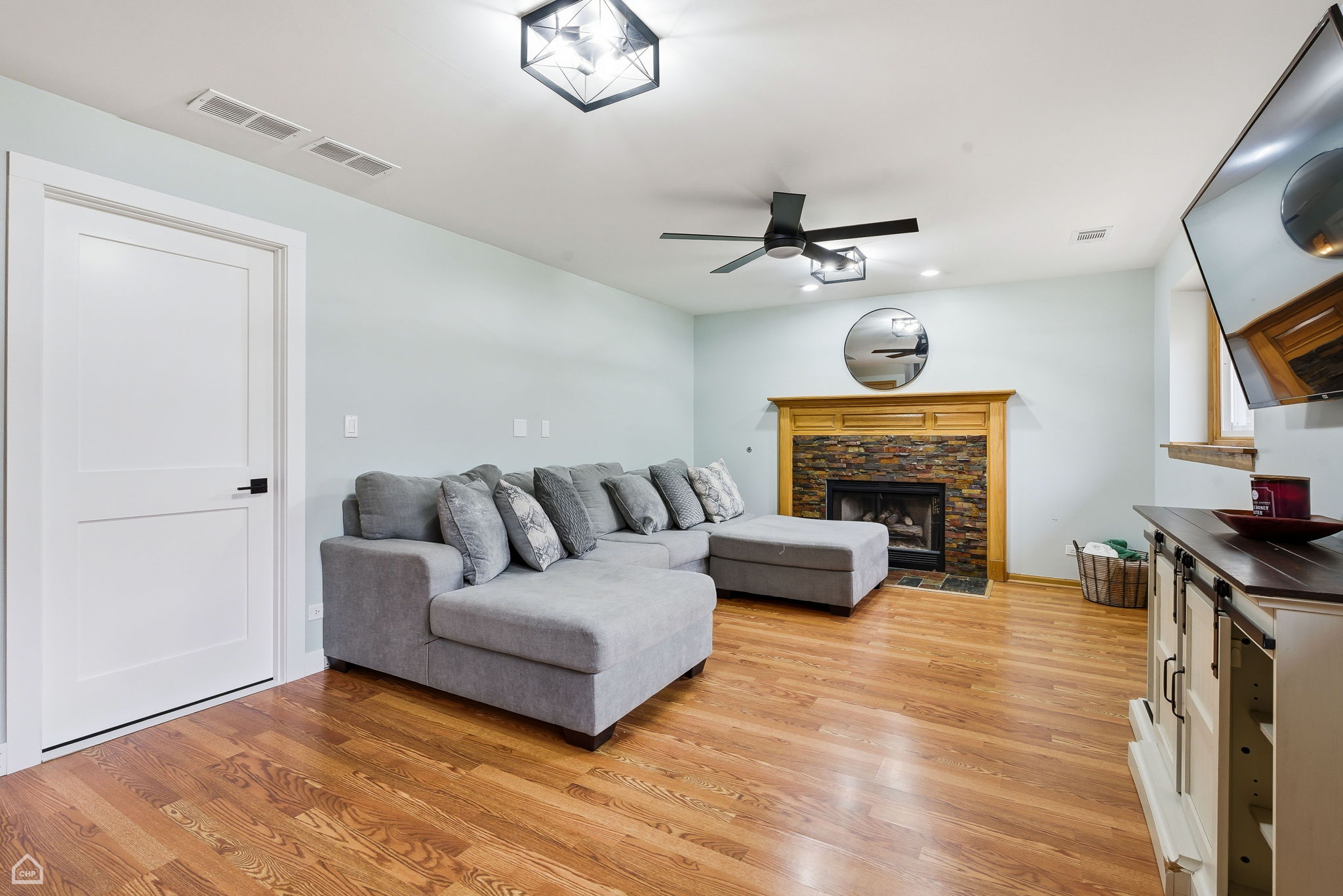 805 Cougar Ln - Kacper Jastrzebski_CHP2025_029