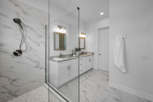 Upper Level Master Bathroom1b