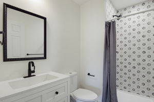 805 W Horah St-17