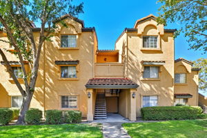 https://cdn.aryeo.com/listings/805-watson-canyon-ct-163-san-ramon-ca-94582-19609583/resized/thumbnail/thumbnail-0199beb9-ce2d-702d-b1c2-04f0c2b4ff99.jpeg