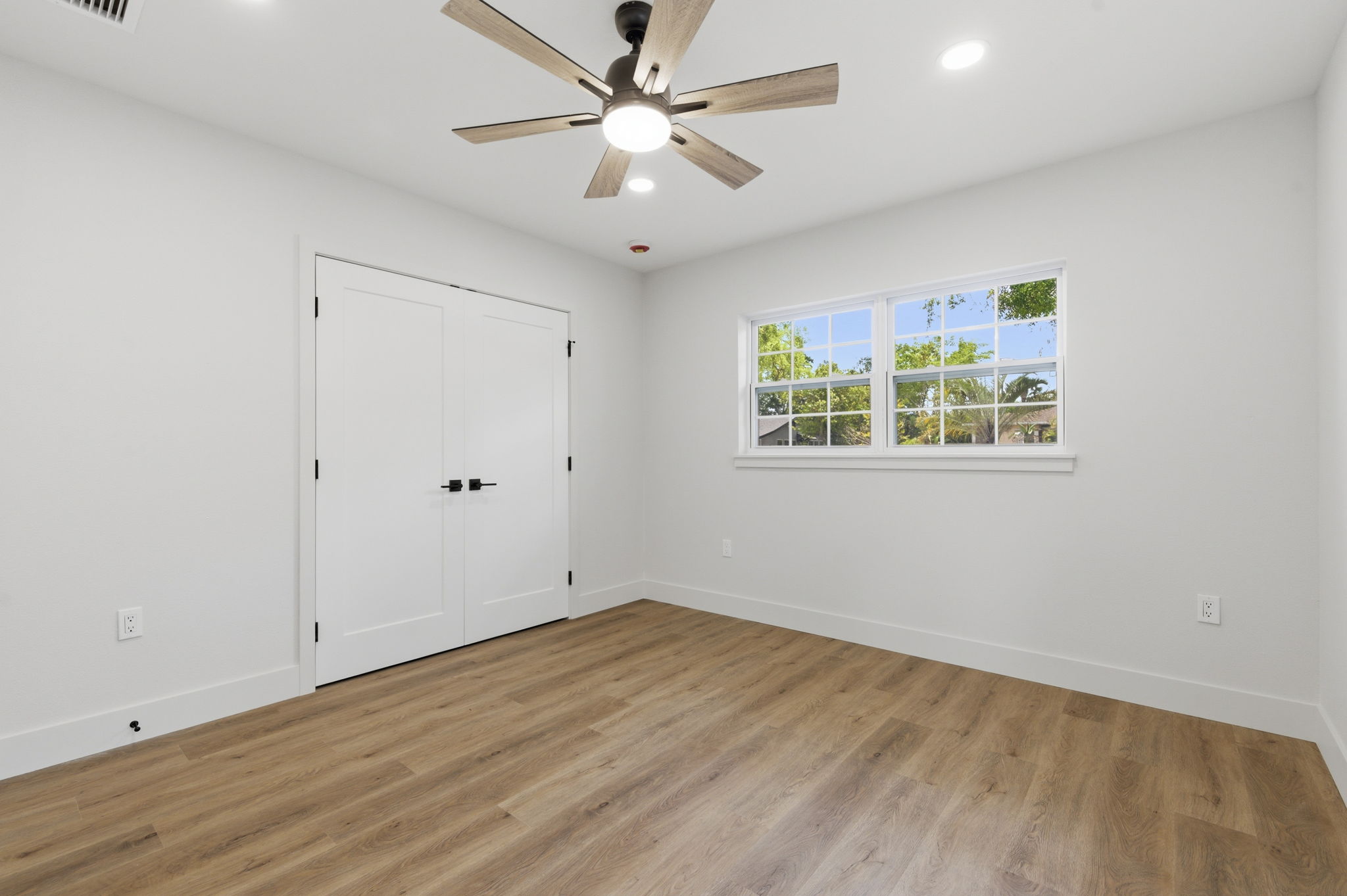 Interiors (25)