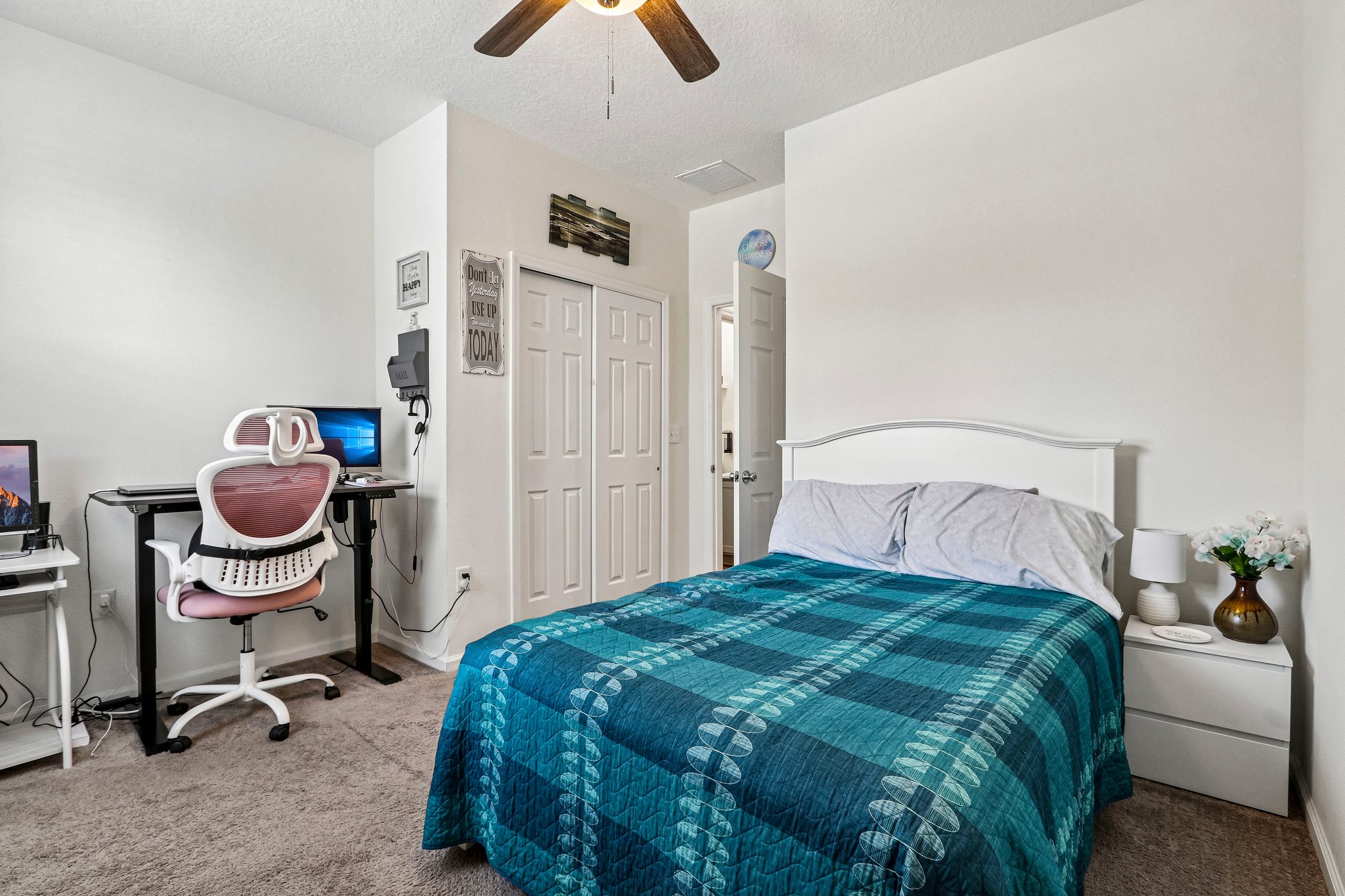 Guild Wy-S1205-022.jpg
