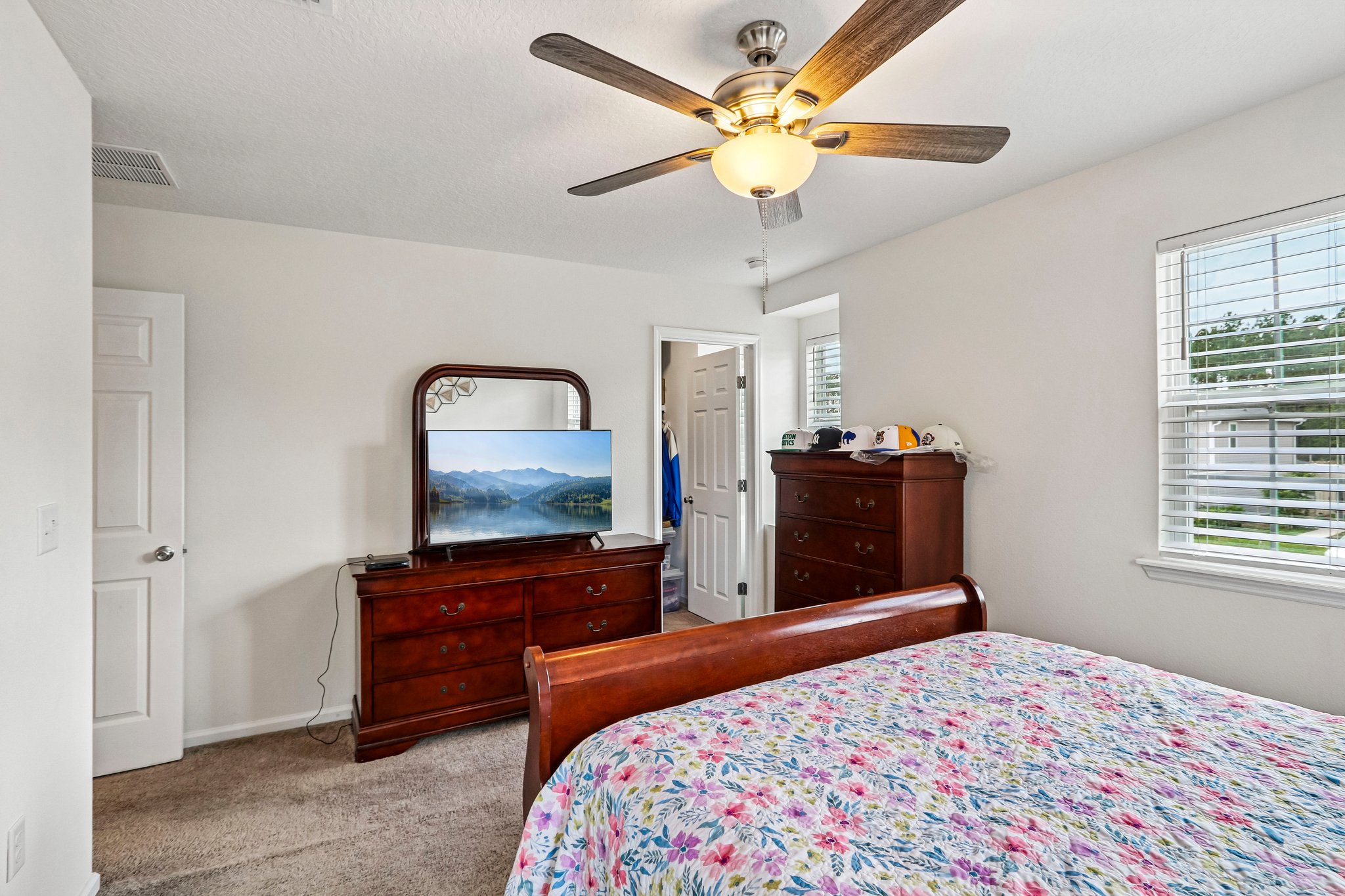 Guild Wy-S1205-037.jpg