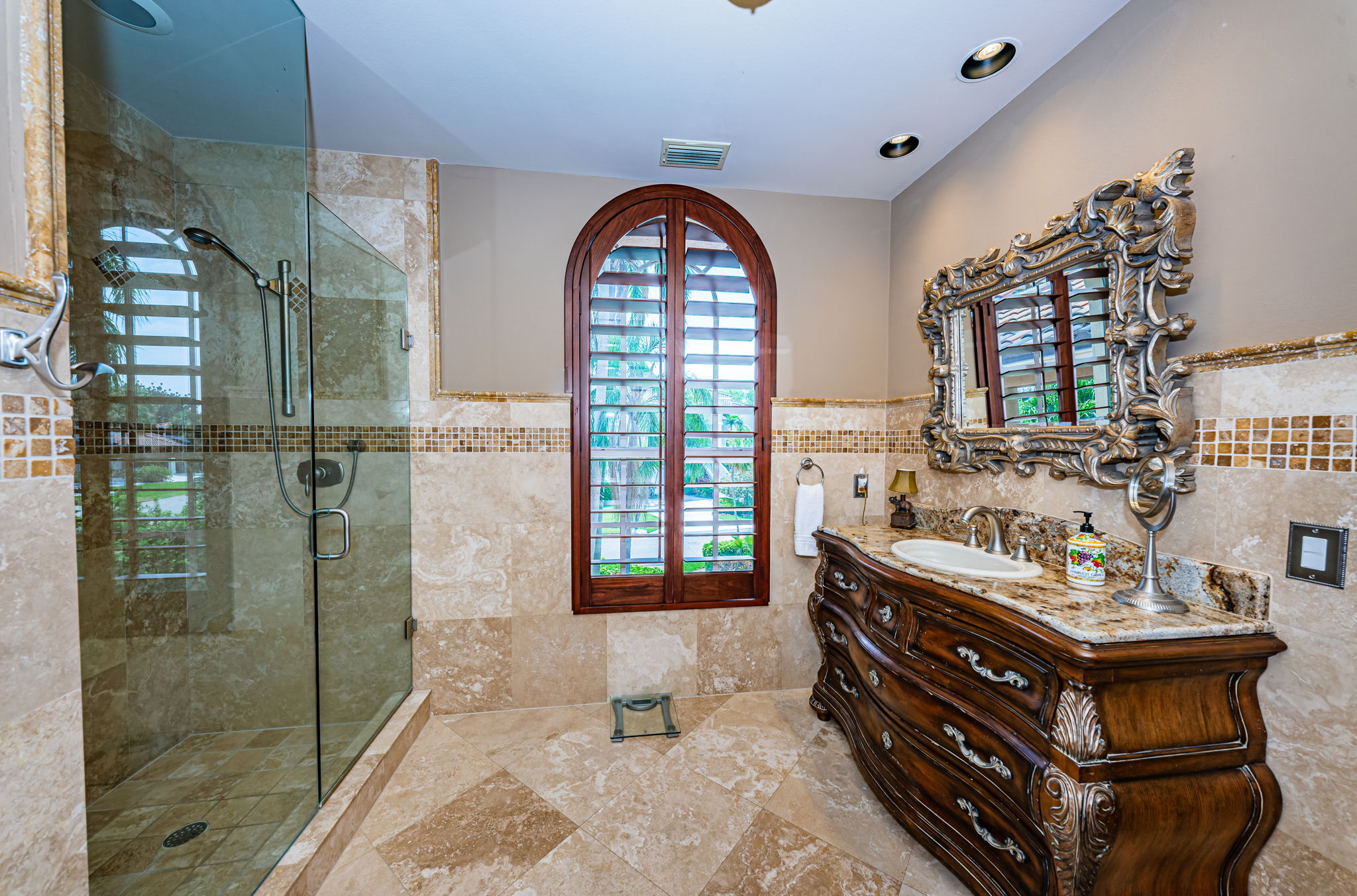 Main Level Guest Bathroom2