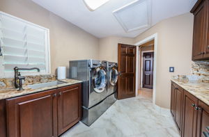 Main Level Laundry Room1b