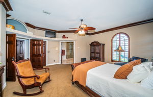Guest Bedroom10c