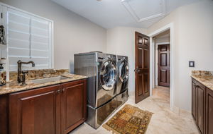 Laundry Room10a