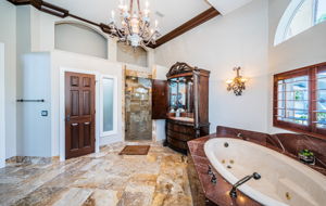 Primary Bathroom10c
