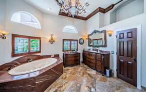 Primary Bathroom10e