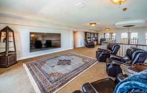 Upper Level Loft10