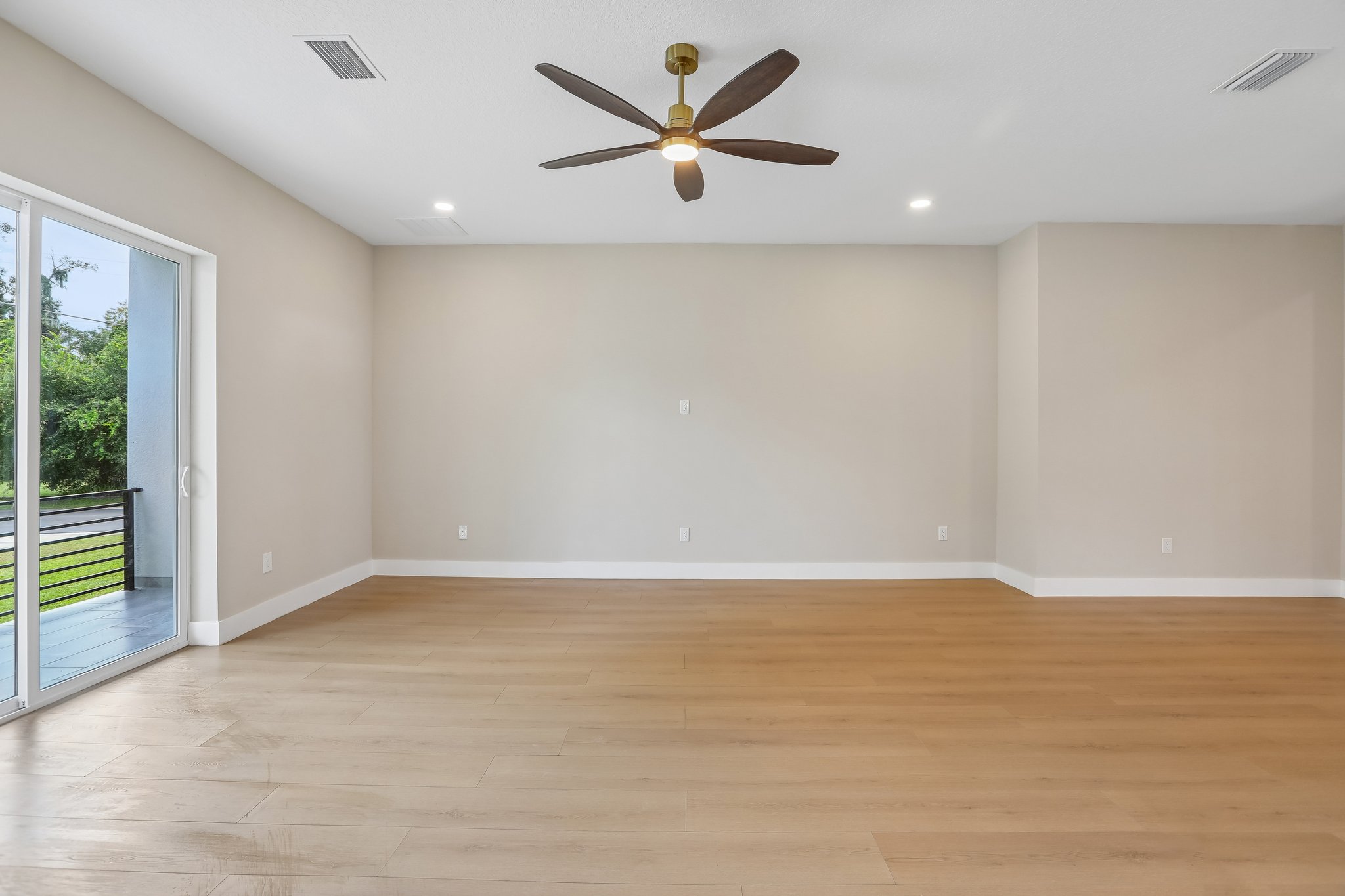 Lamont Pl-S2909-009.jpg