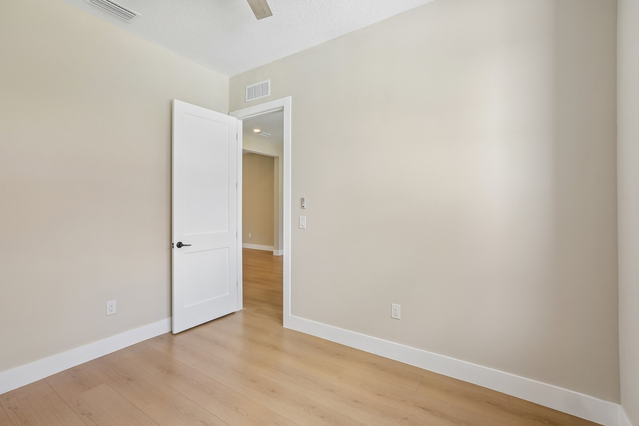 Lamont Pl-S2909-019.jpg