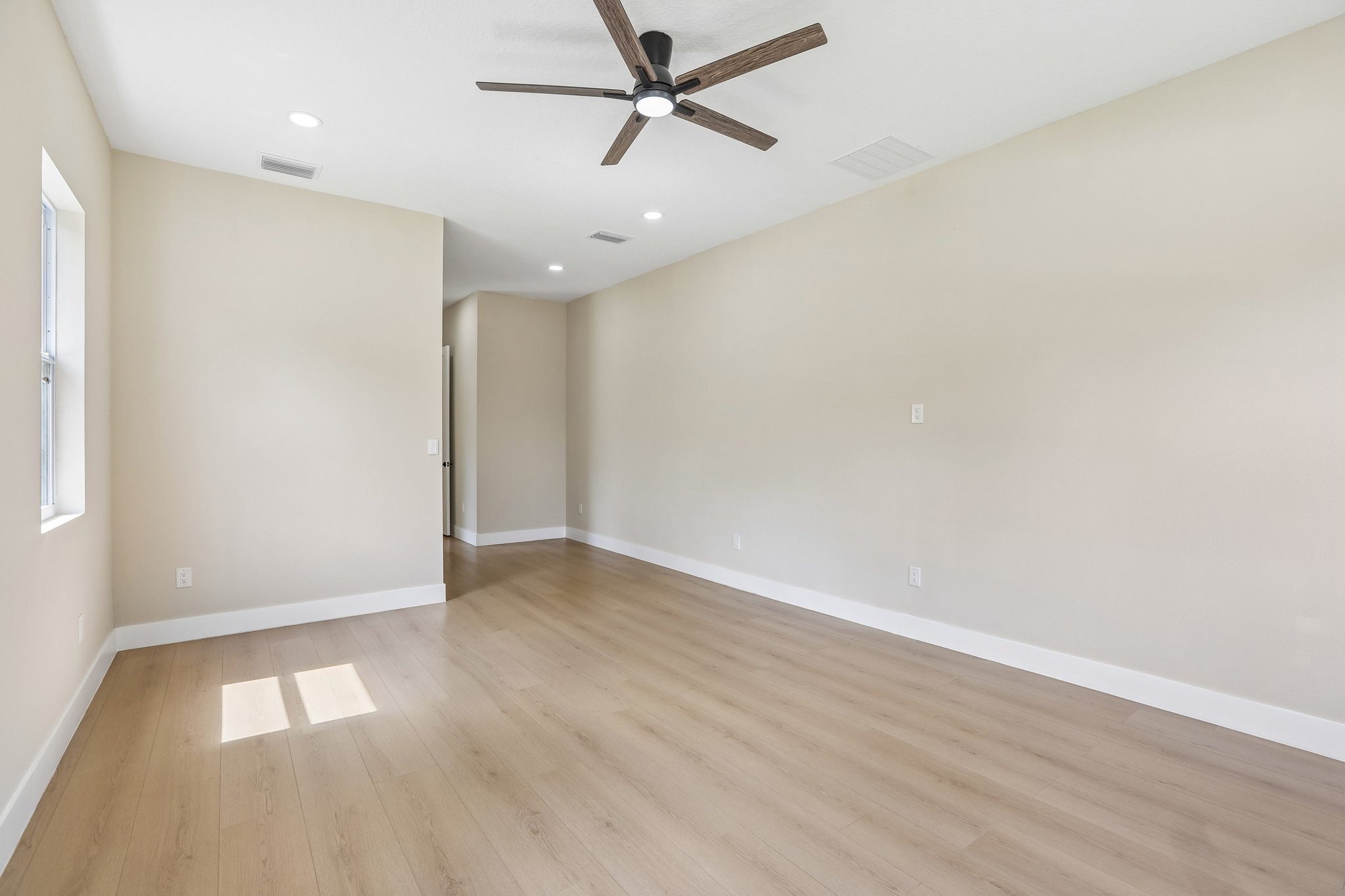 Lamont Pl-S2909-029.jpg