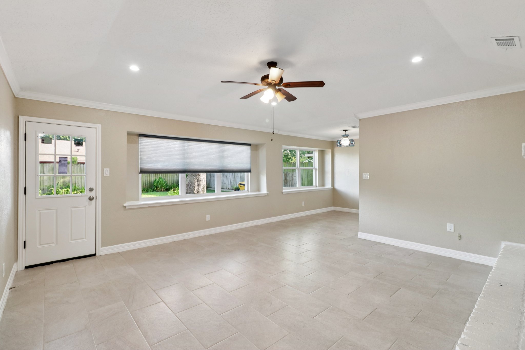 Seacliff Dr-S3007-005.jpg