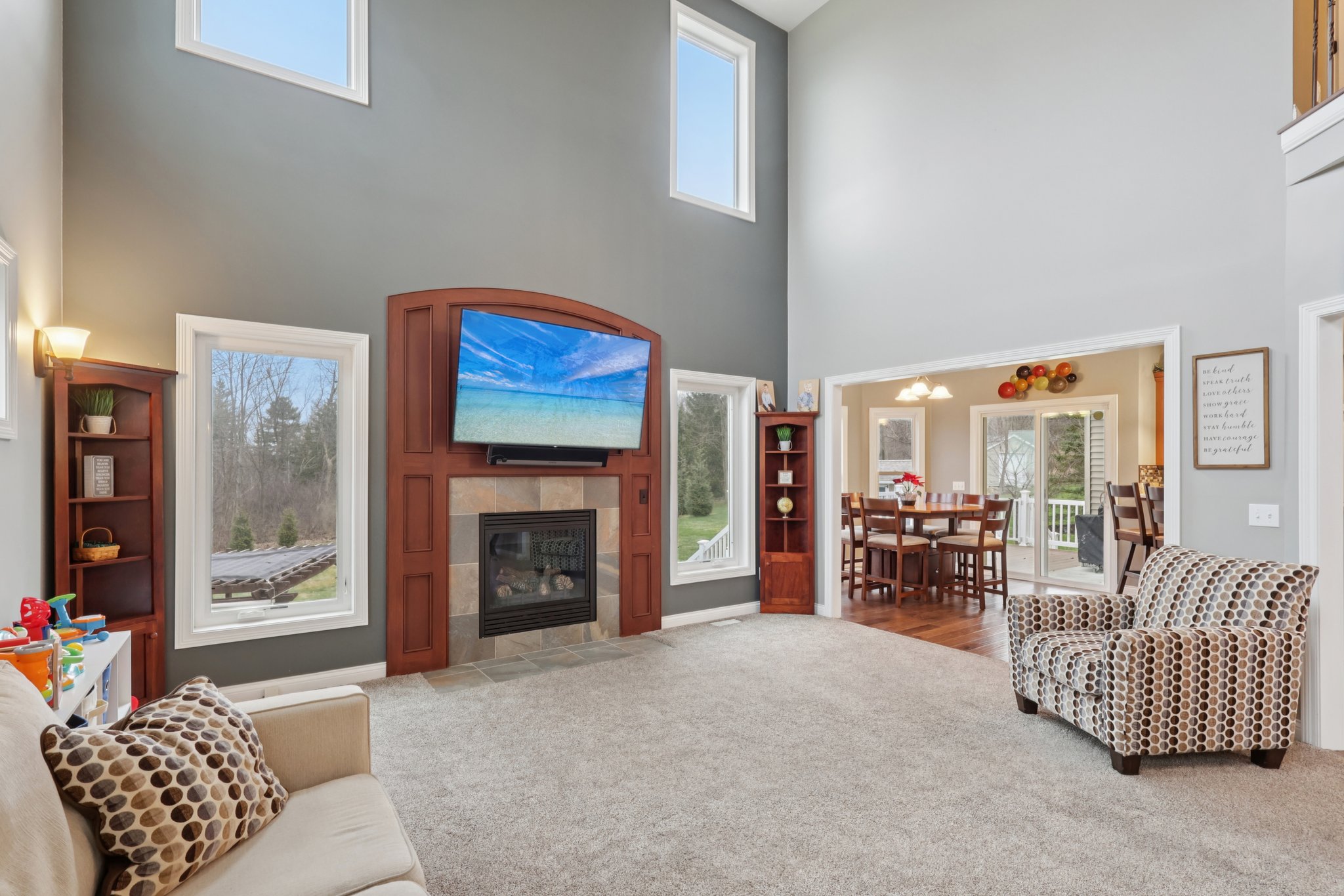 Rainbow Dr-S1101-008.jpg