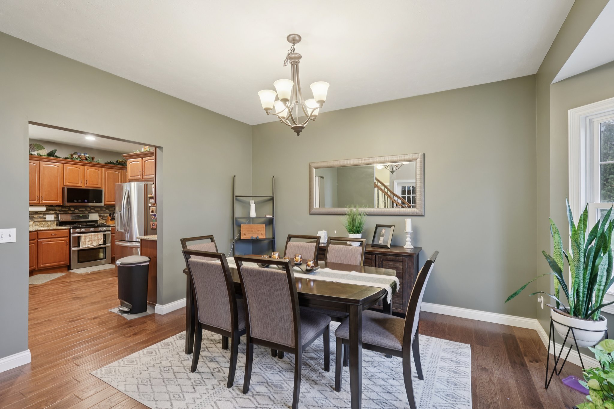 Rainbow Dr-S1101-010.jpg