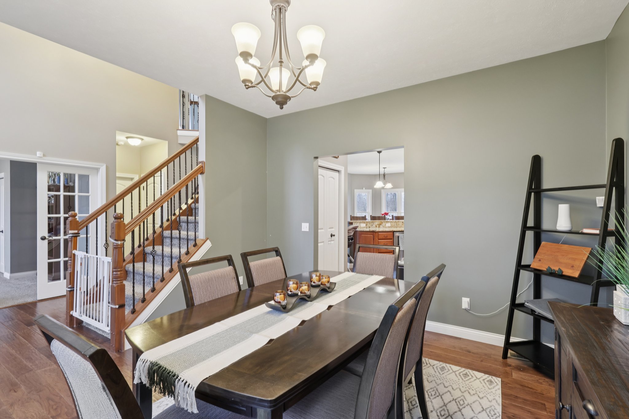 Rainbow Dr-S1101-011.jpg