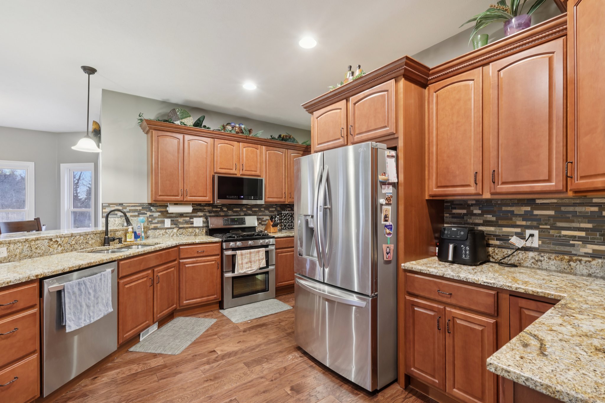 Rainbow Dr-S1101-017.jpg