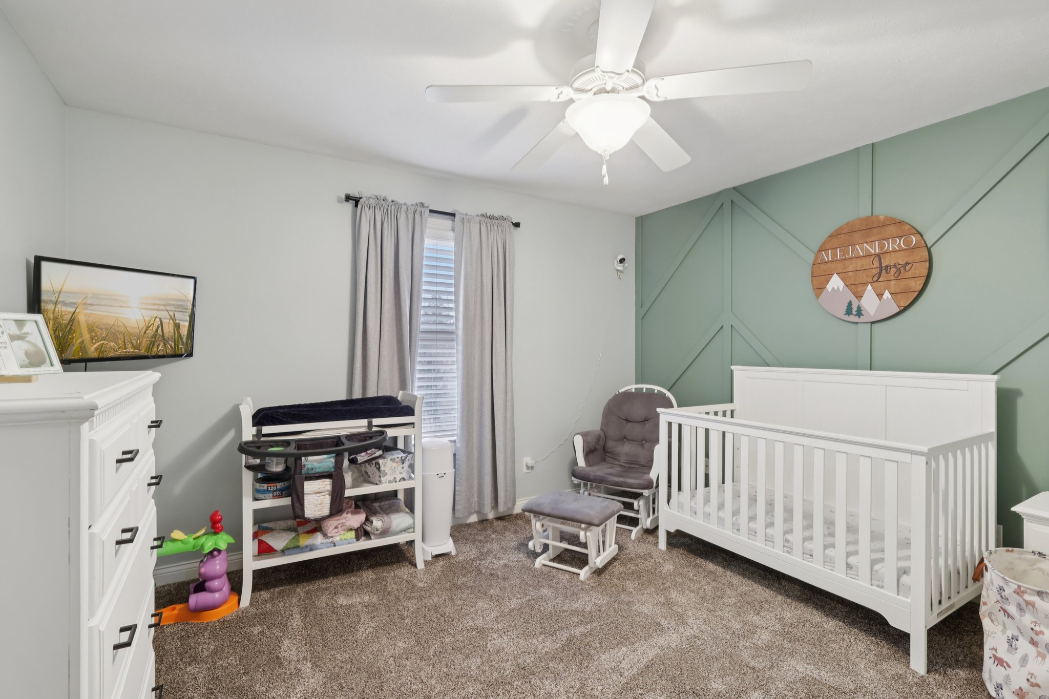 Rainbow Dr-S1101-032.jpg