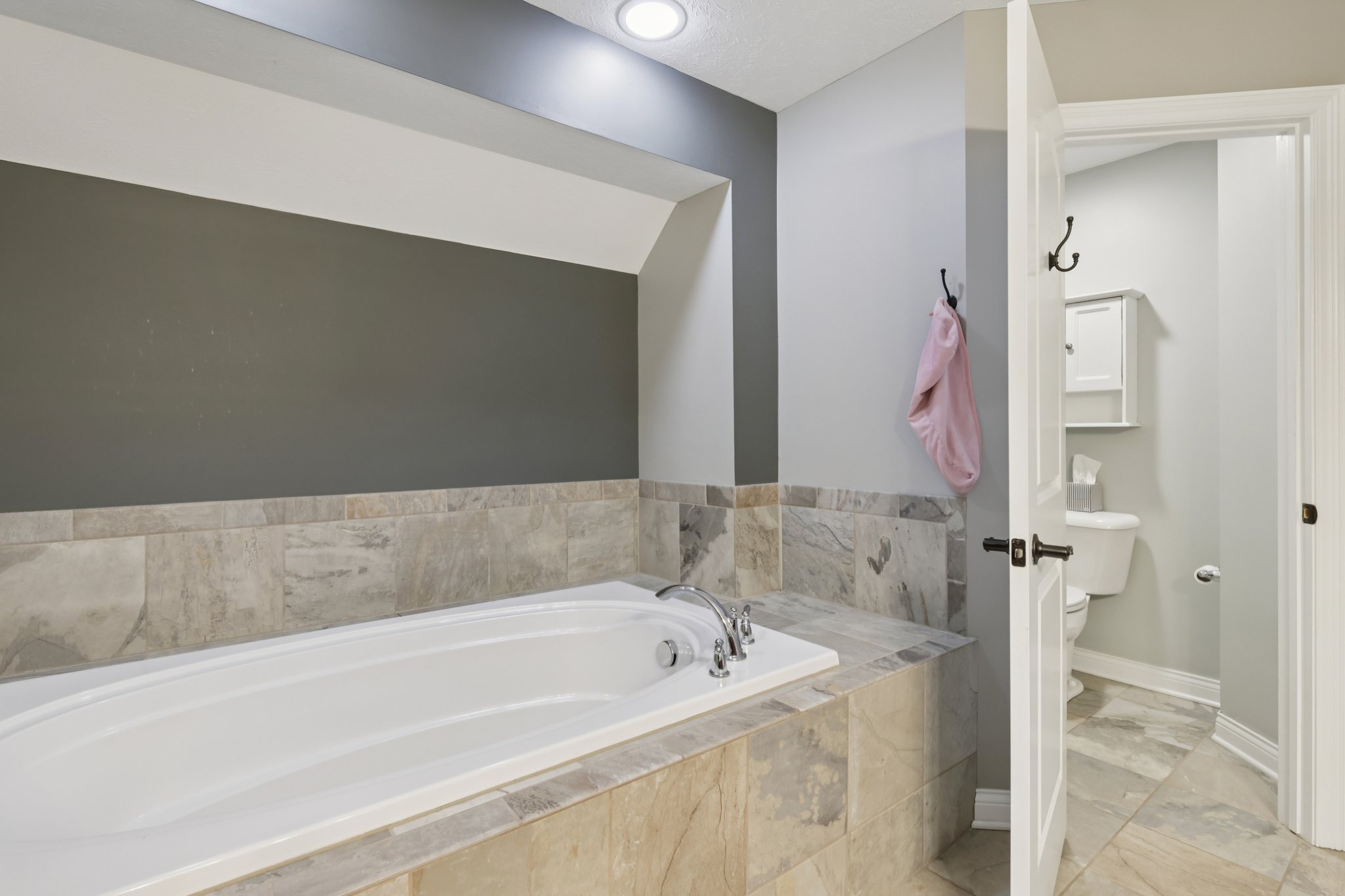 Rainbow Dr-S1101-044.jpg