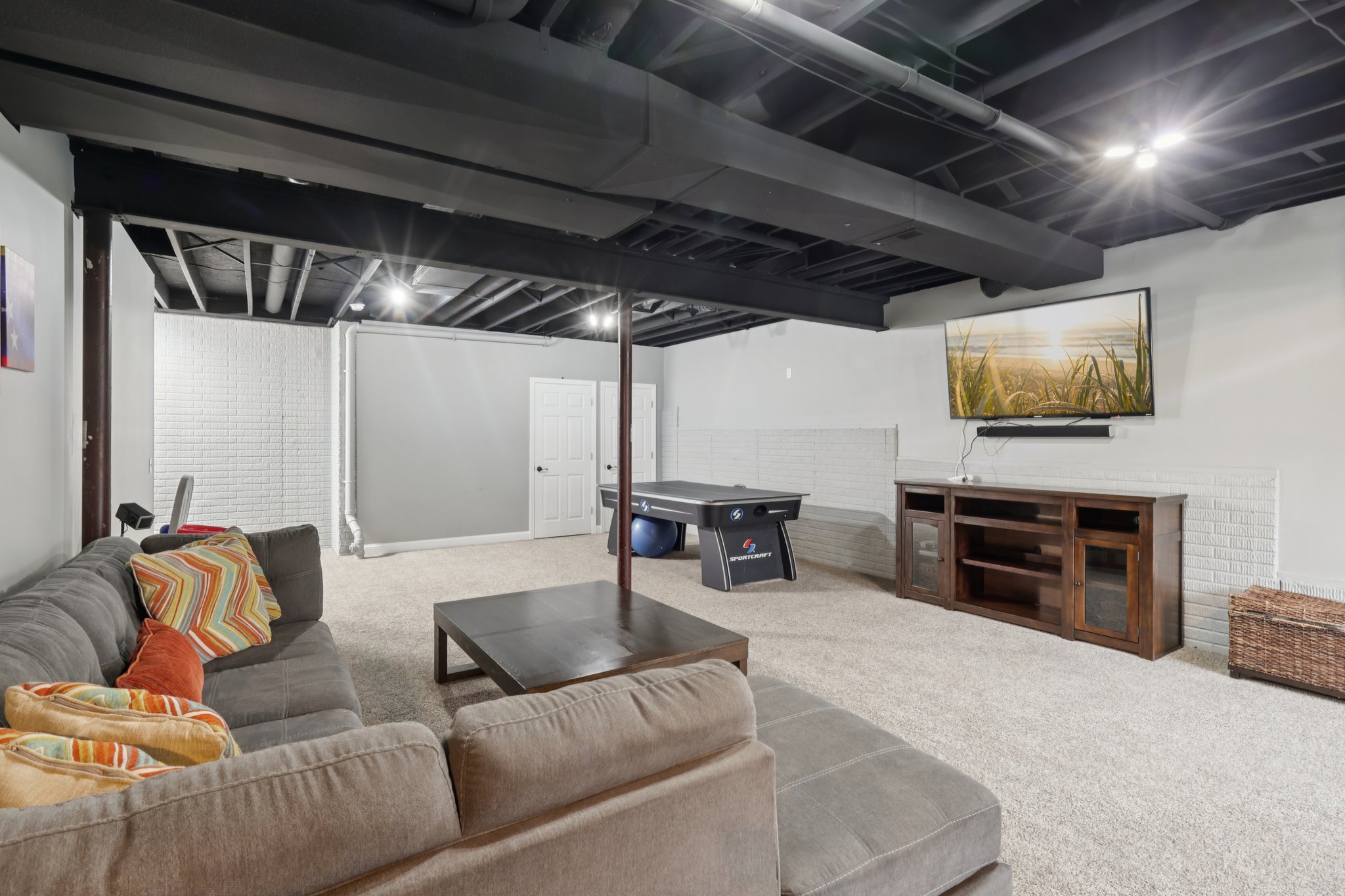 Rainbow Dr-S1101-050.jpg