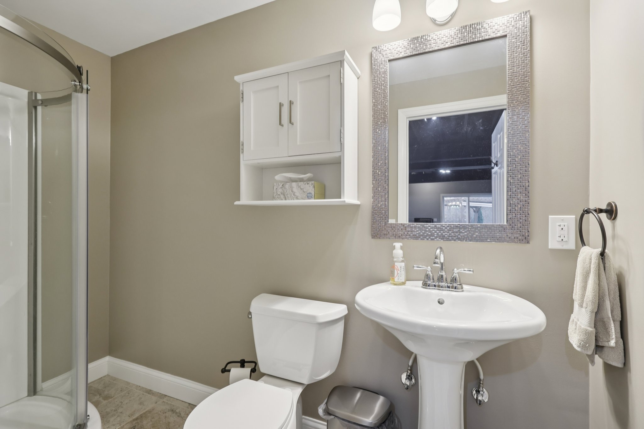 Rainbow Dr-S1101-055.jpg