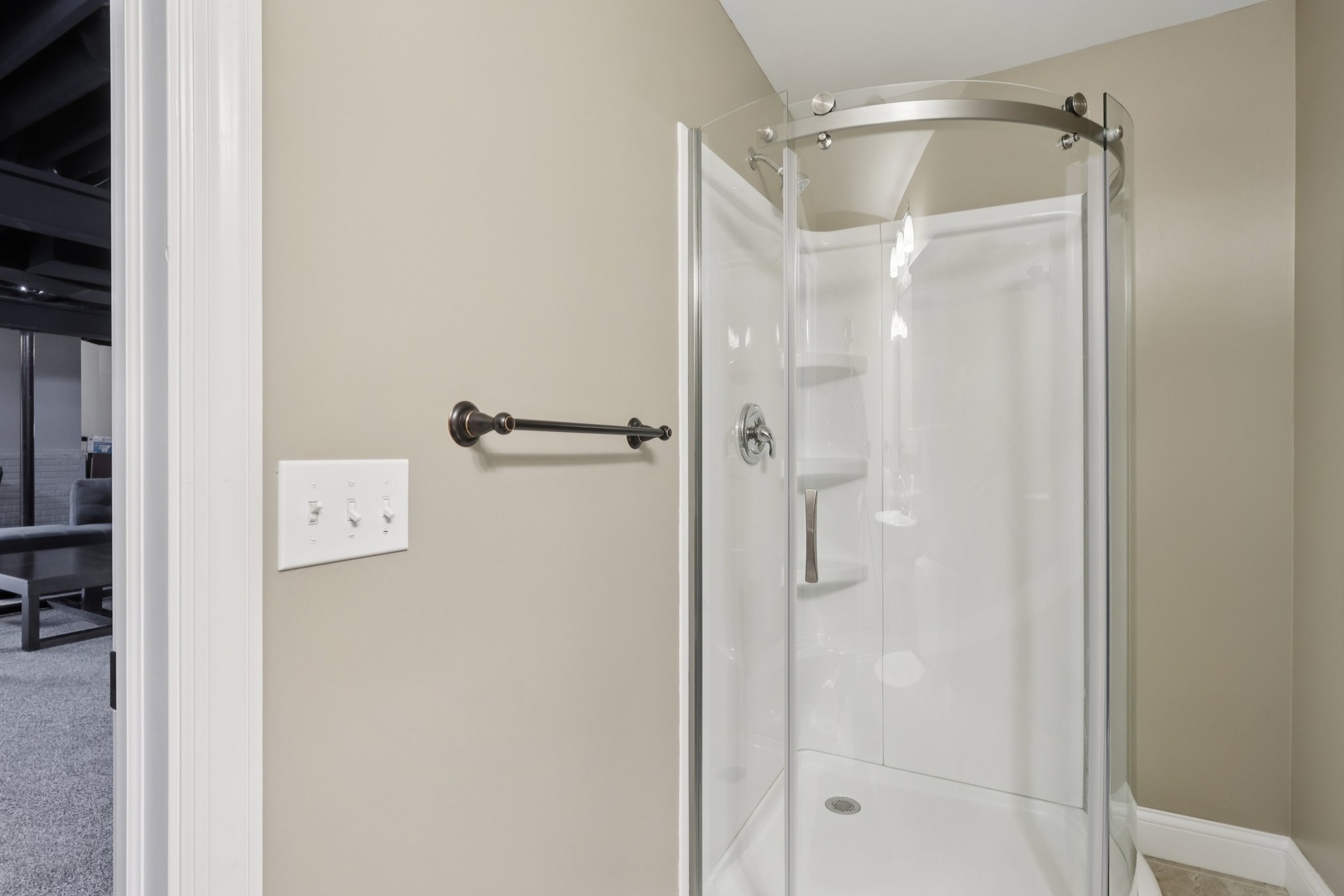 Rainbow Dr-S1101-056.jpg