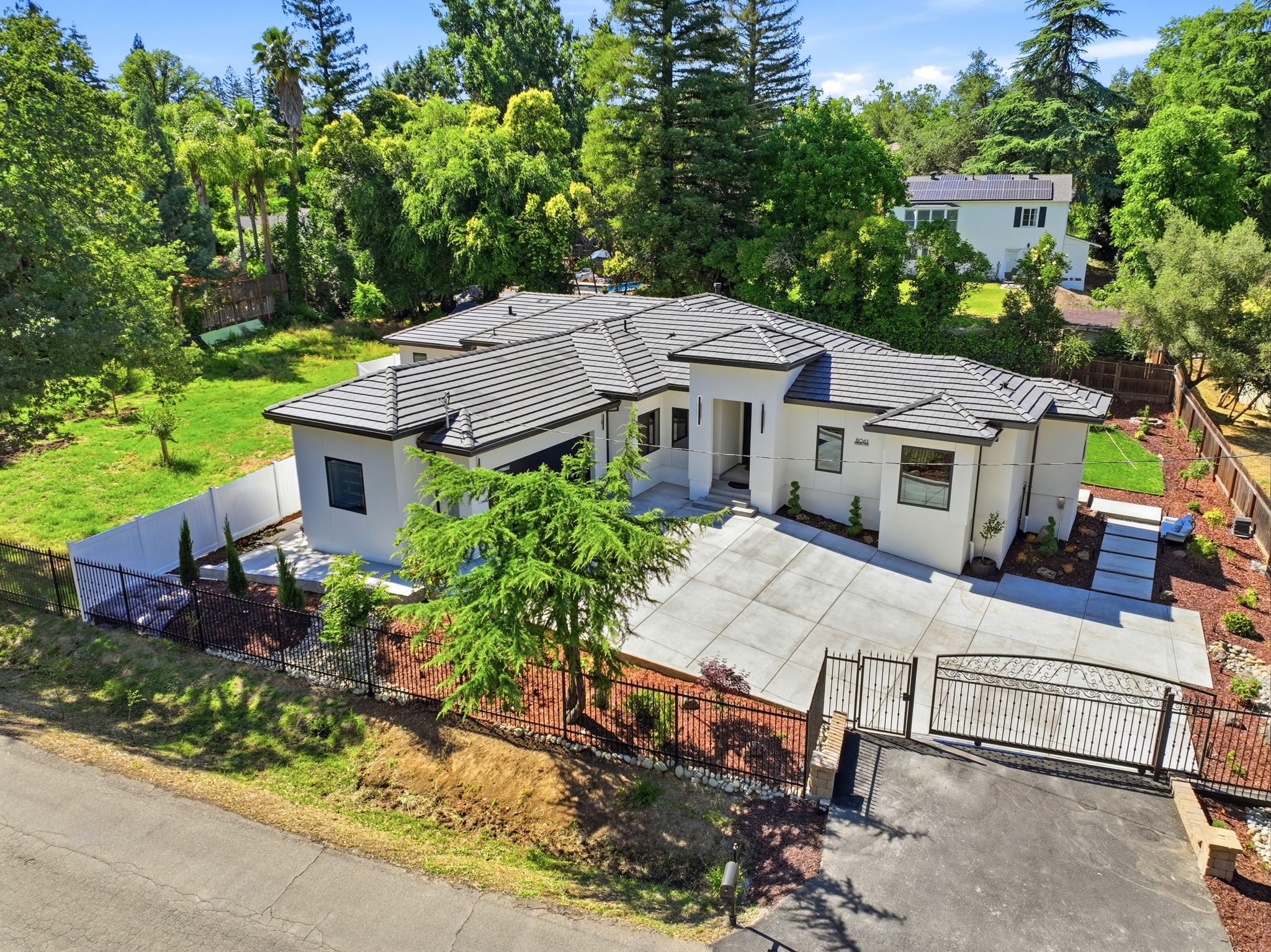 004_F8_AERIAL_8061 Grand Ave