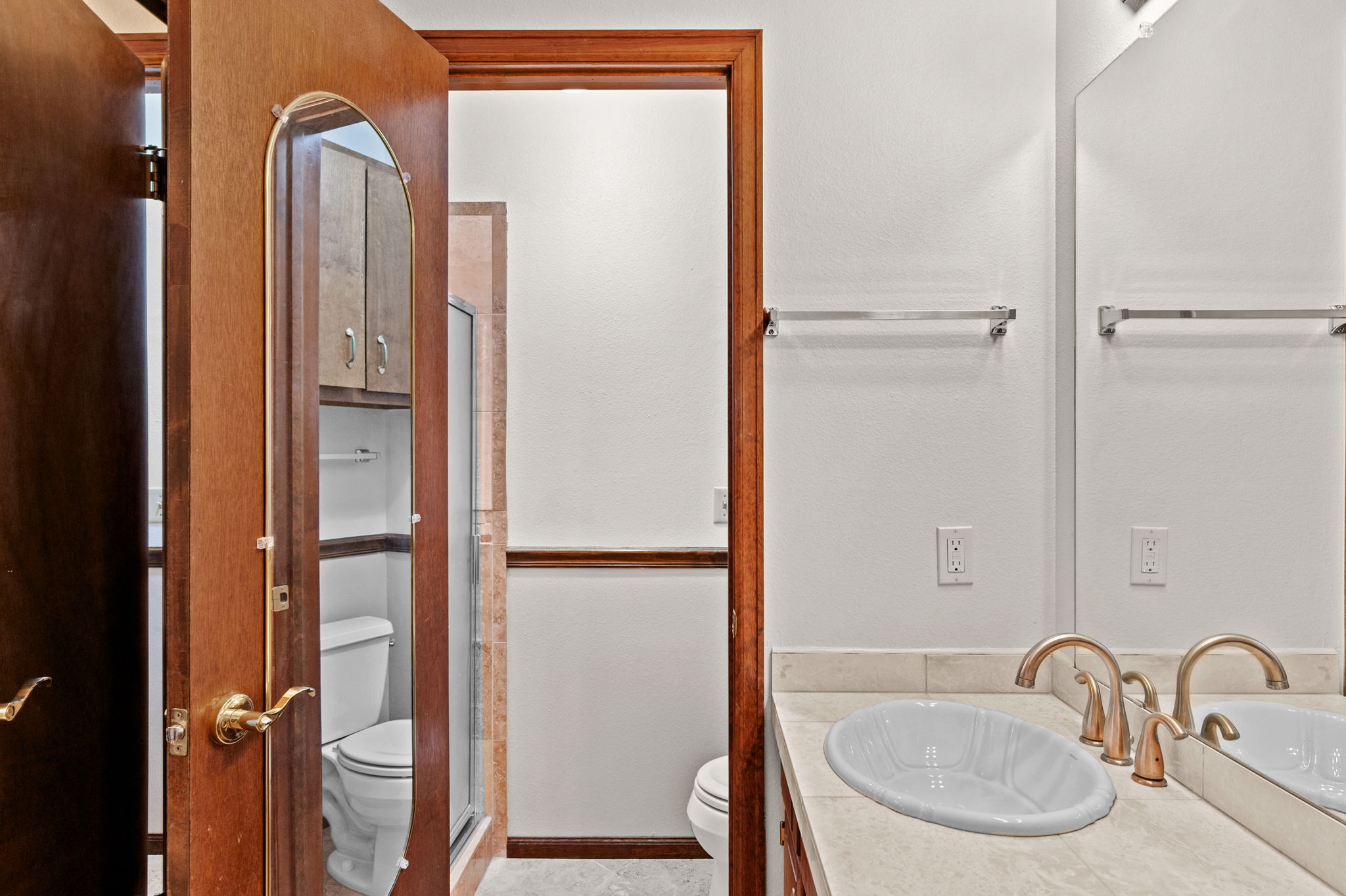 Upper Level Primary Bathroom