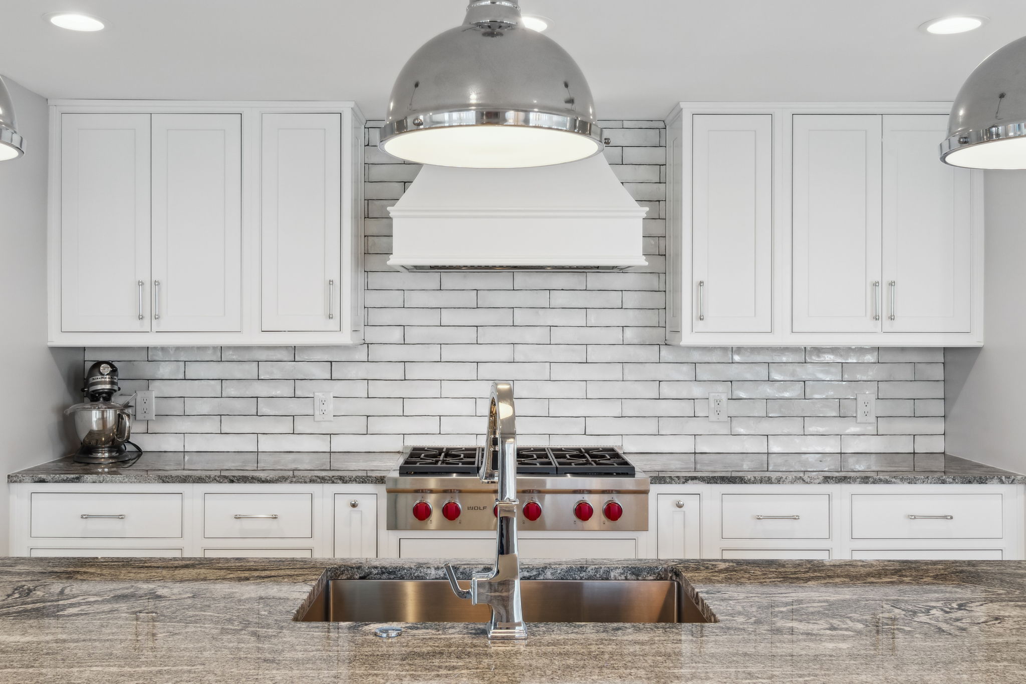 Gas Cooktop & Custom Hood