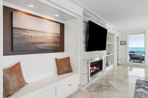 Built ins & Gas Fireplace