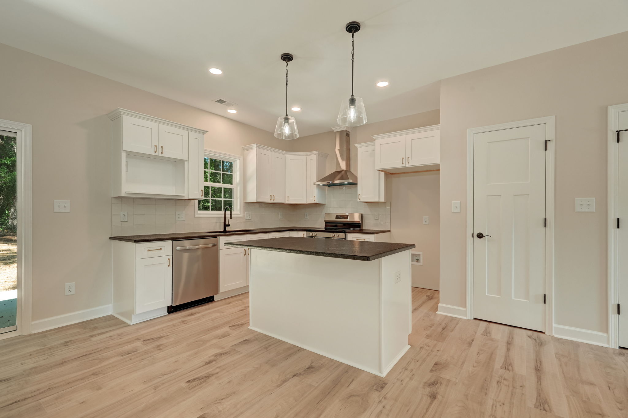 Kitchen/Breakfast Bar