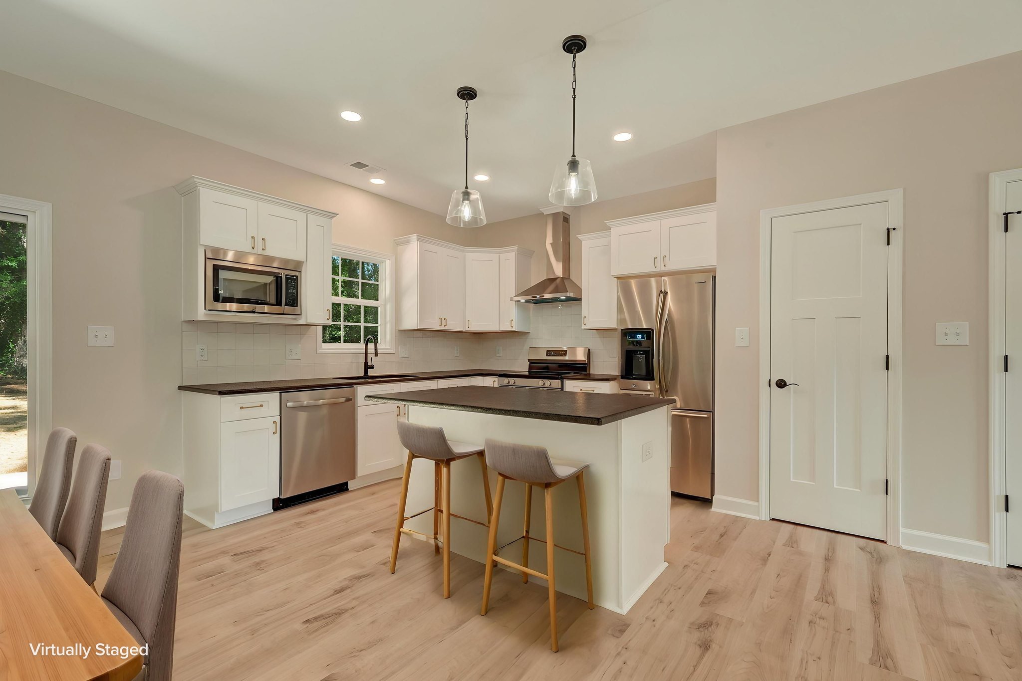 Kitchen/Breakfast Bar