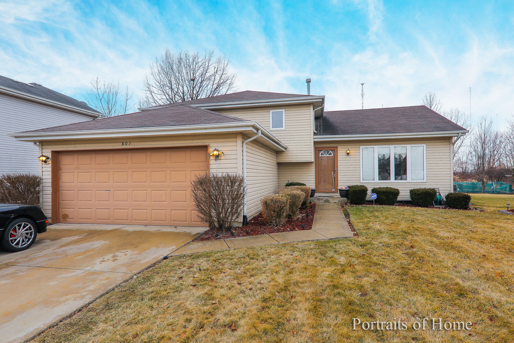 807 Longwood Dr, Joliet, IL 60432 Portraits of Home