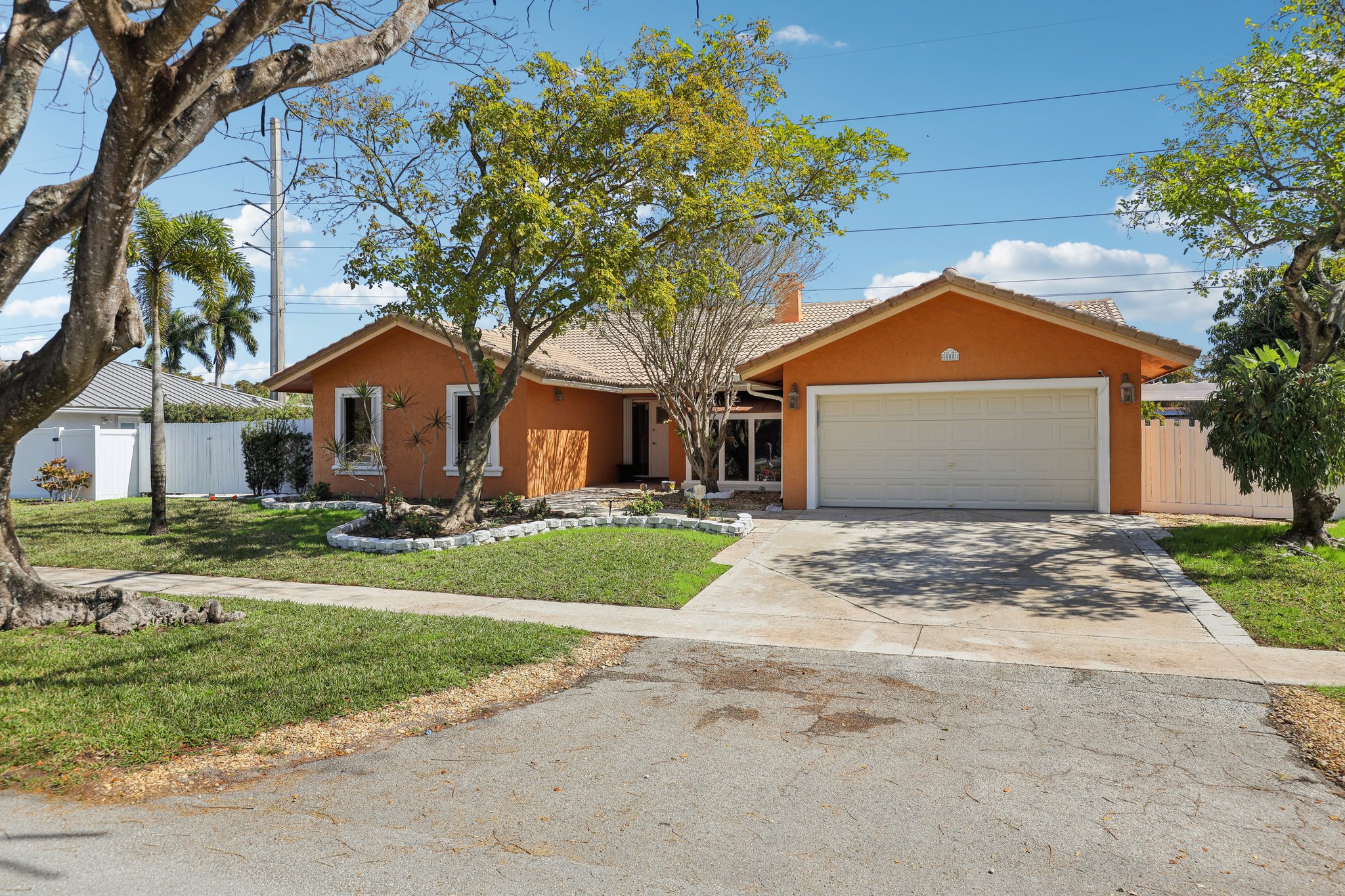 E Plantation Cir-S1302-002.jpg