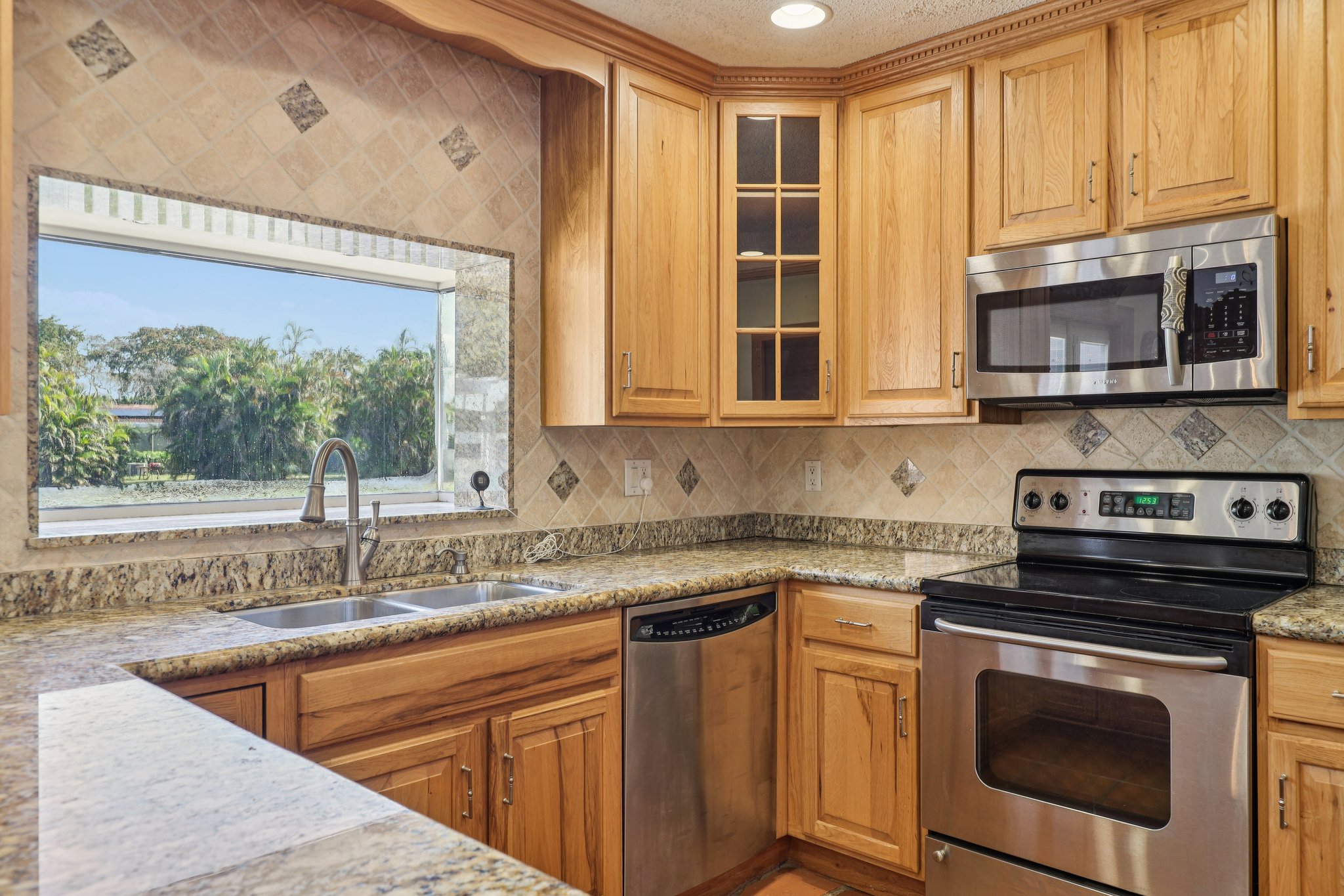 E Plantation Cir-S1302-019.jpg